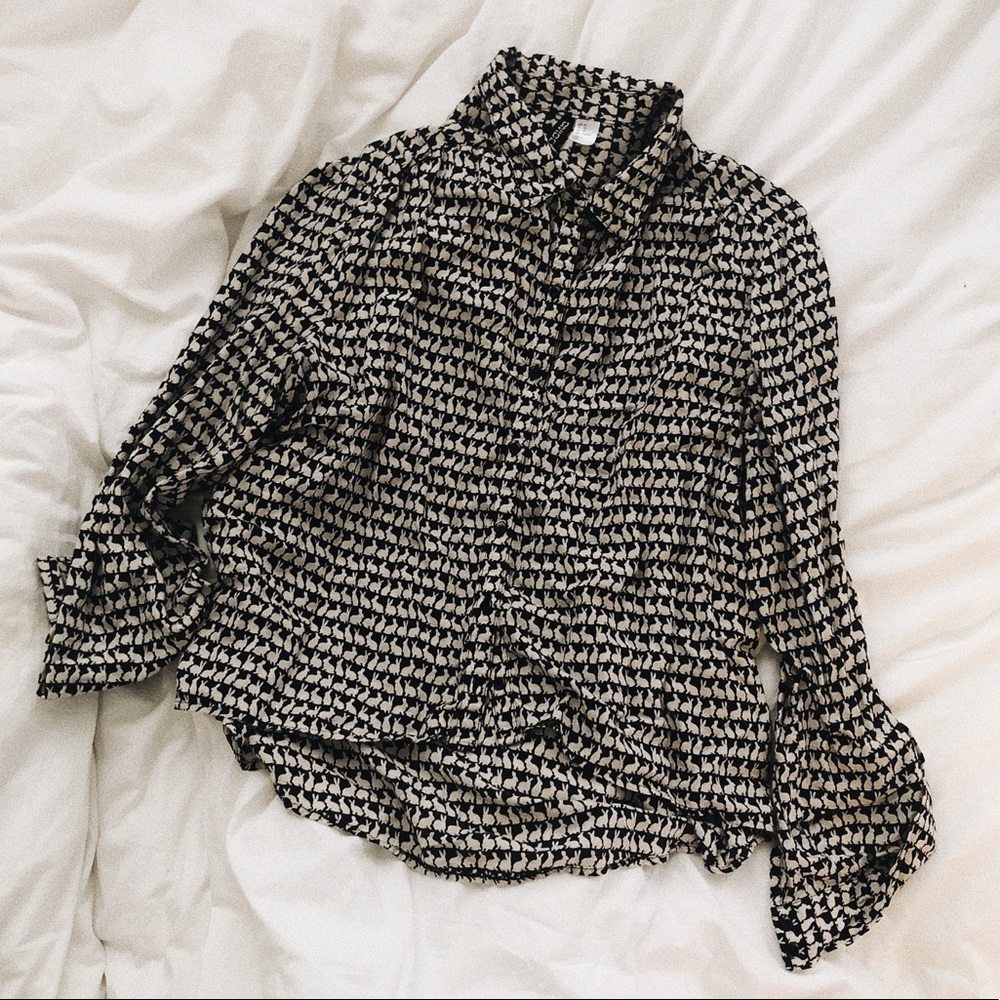 Black High low button up bunny print shirt